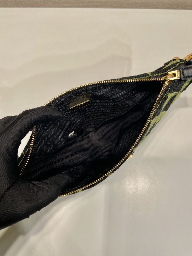 Pra*a triangle pouch